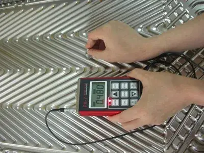 Inspección de Espesor de Placas de Transferencia Térmica